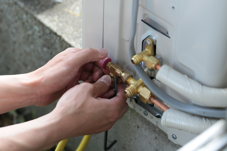 maintenance manager talking to worker about maintenance tasks and the need to streamline maintenance processes