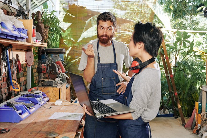 man speaking with coworkers about preventive maintenance scheduling and choosing the best preventive maintenance management software