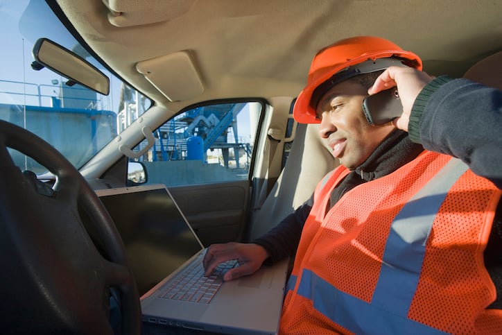 man speaking to team about streamlining maintenance operations with a maintenance management solution like computerized maintenance management software