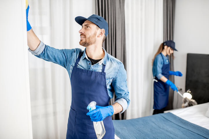 room service staff using management software to streamline housekeeping tasks